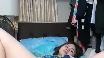 Cewek Cantik Buka Celana Nungging Colmek