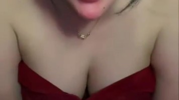 Tante Chintia Omek Sambil Rebahan Di Ranjang