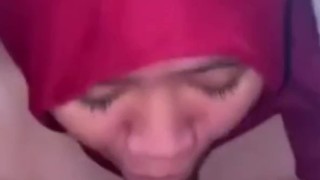 Kenikmatan Jilbab Merah